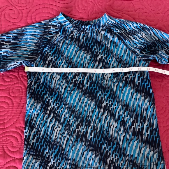 Bundle of 2 Boy T Shirts Disney Incredibles 2 and Gymboree - Picture 7 of 11